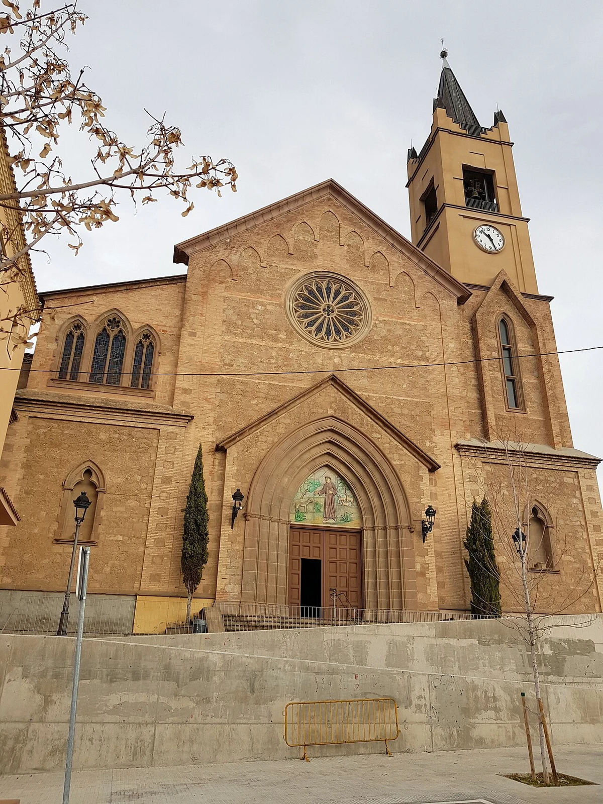 Exterior de la iglesia del conjunto de Sant Francesc de Berga