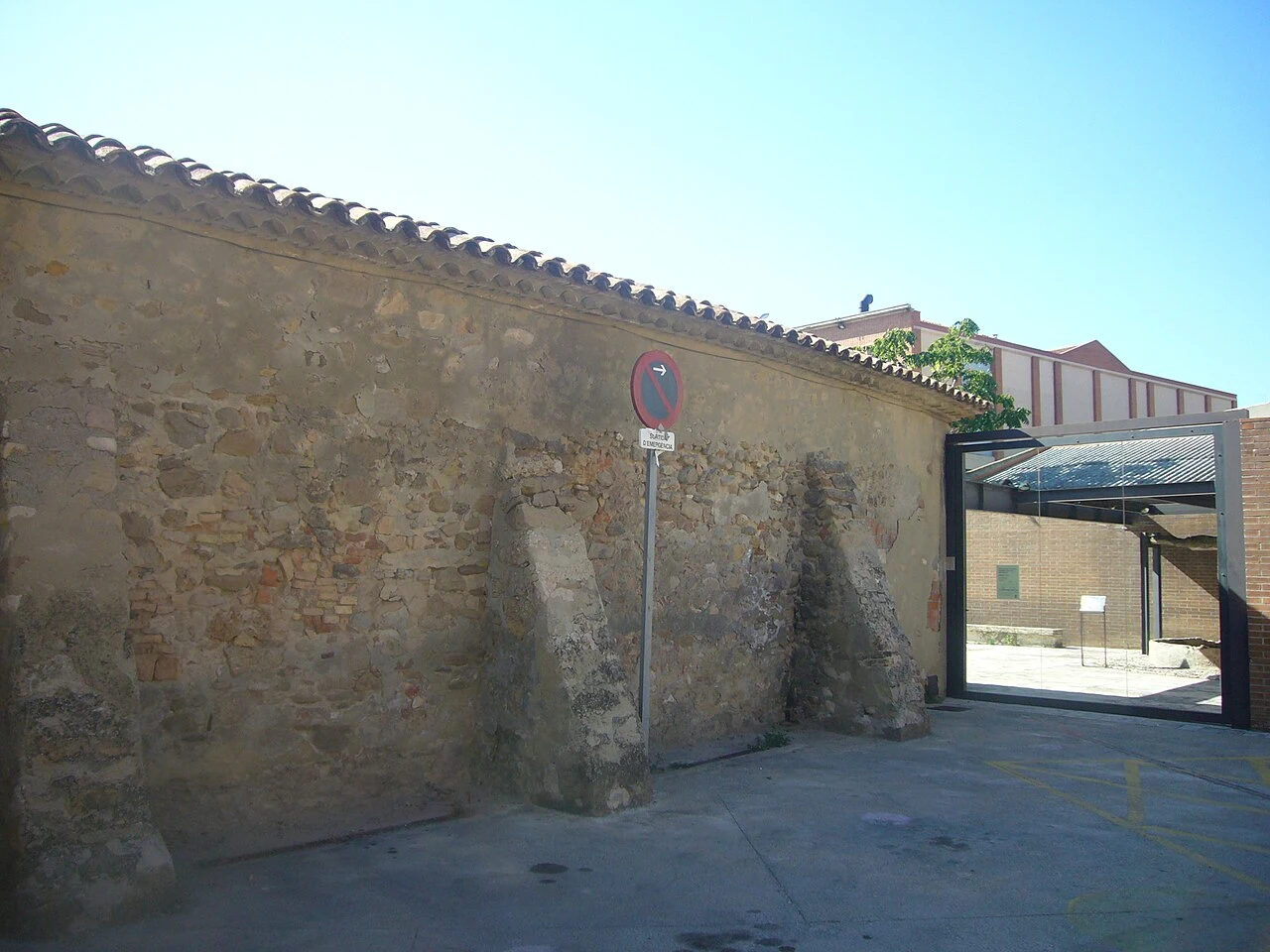 Acceso histórico de la curtiduría de Cal Granotes