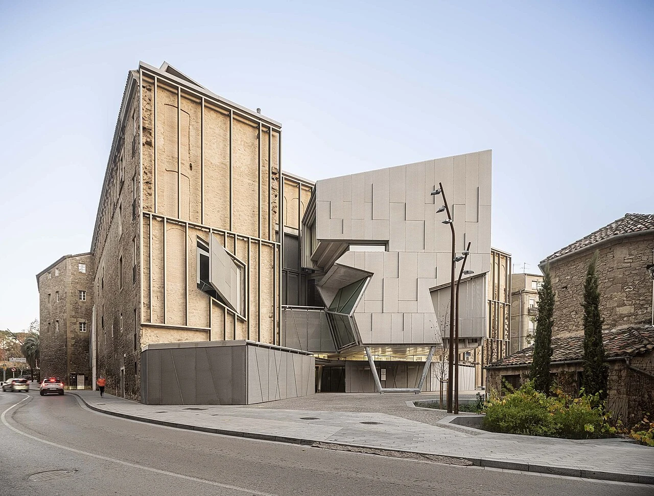 Acceso contemporáneo al Museu del Barroc de Catalunya en Manresa