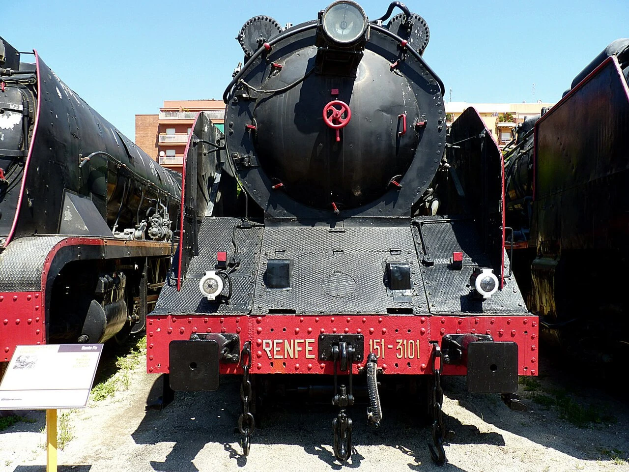 Frontal de la locomotora Santa Fe RENFE 151-3101 conservada en Vilanova