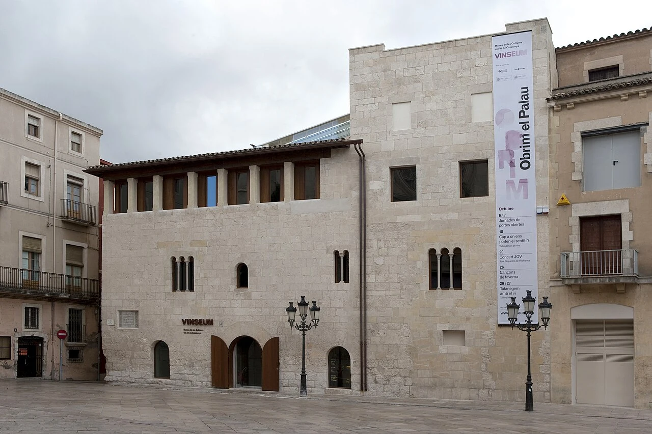 Palau Reial, edificio histórico del VINSEUM, en la plaza Jaume I